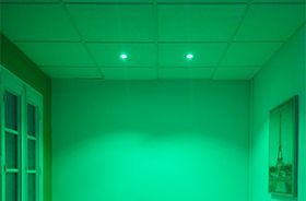 salon verde con luz led