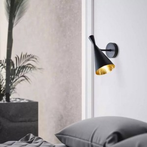 Lampada da parete orientabile per interni di colore nero e oro - stile art deco nordico